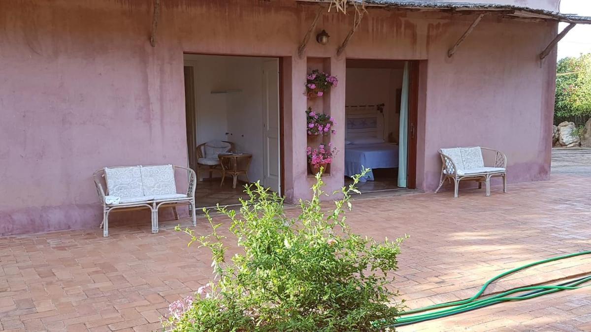 B&B Le Corti Di Aloa San Pantaleo Exterior photo