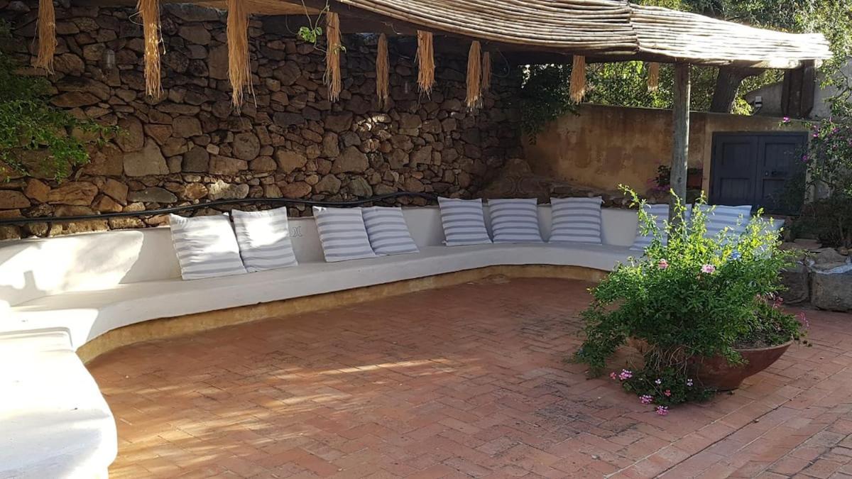 B&B Le Corti Di Aloa San Pantaleo Exterior photo